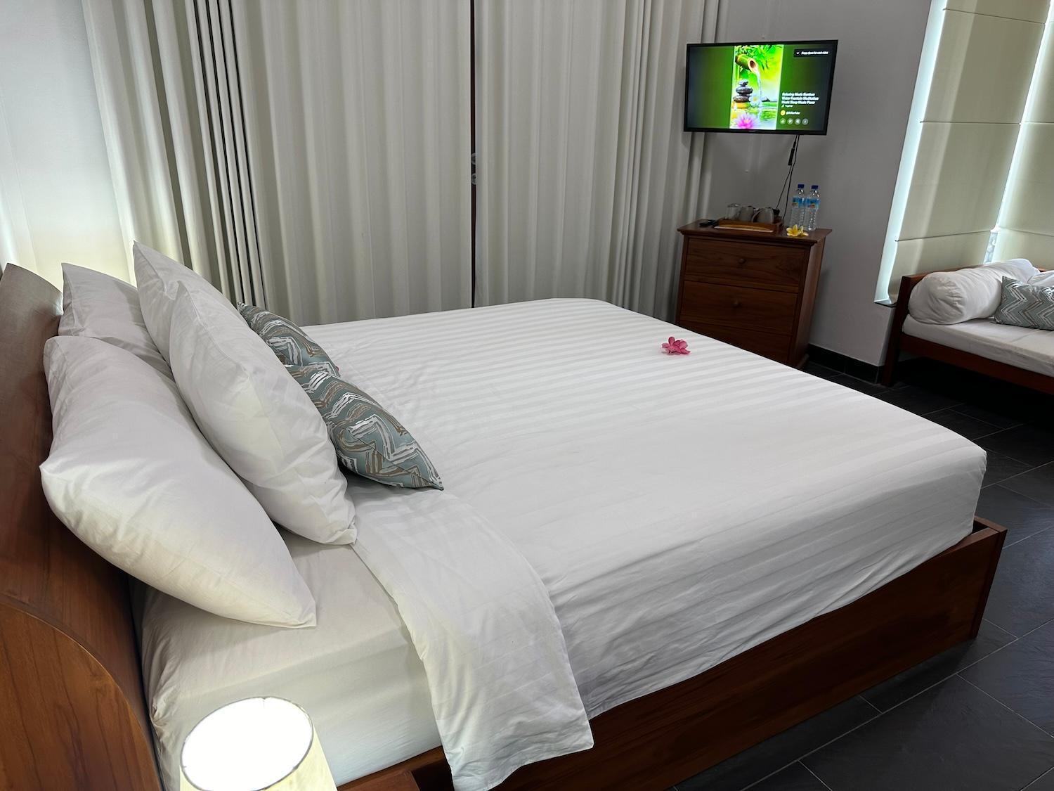 Bale Solah Lombok Holiday Resort Senggigi Exterior photo